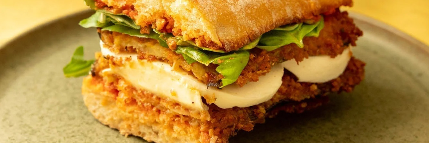 Sandwich aux aubergines parmigiana