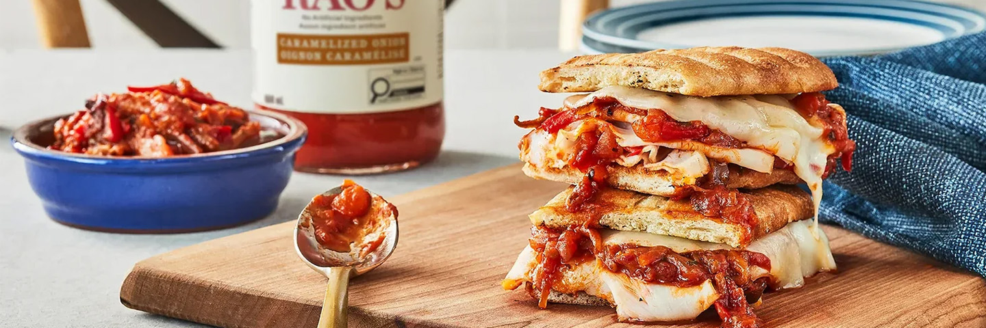 Sandwich ciabatta à la dinde fumée, caponata et provolone